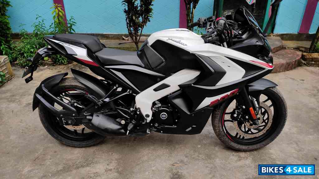 Bajaj Pulsar RS 200 BS6