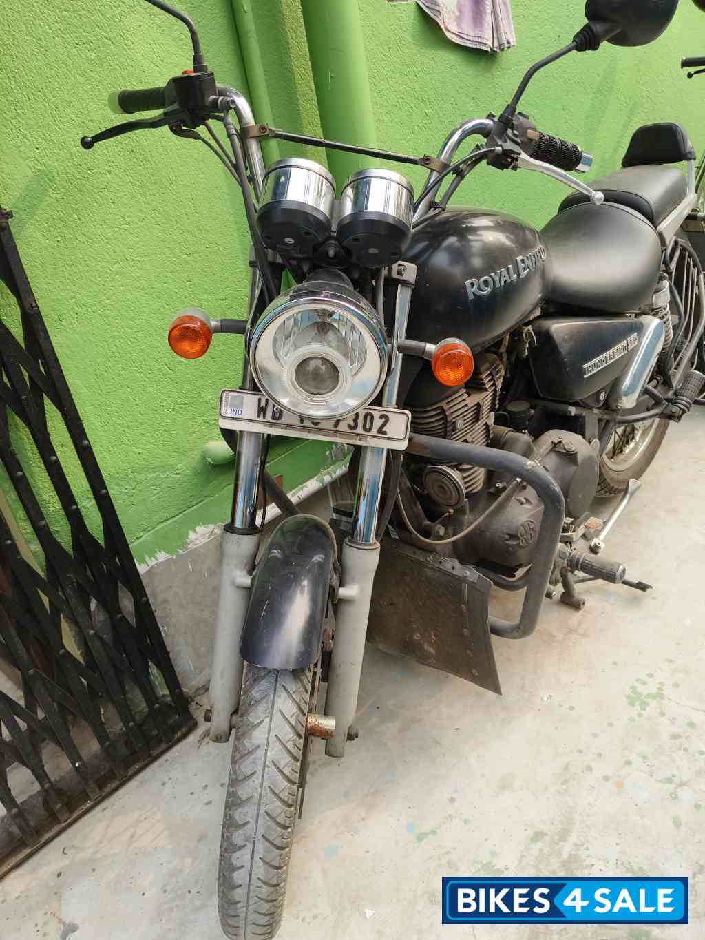 Black Royal Enfield Thunderbird 350