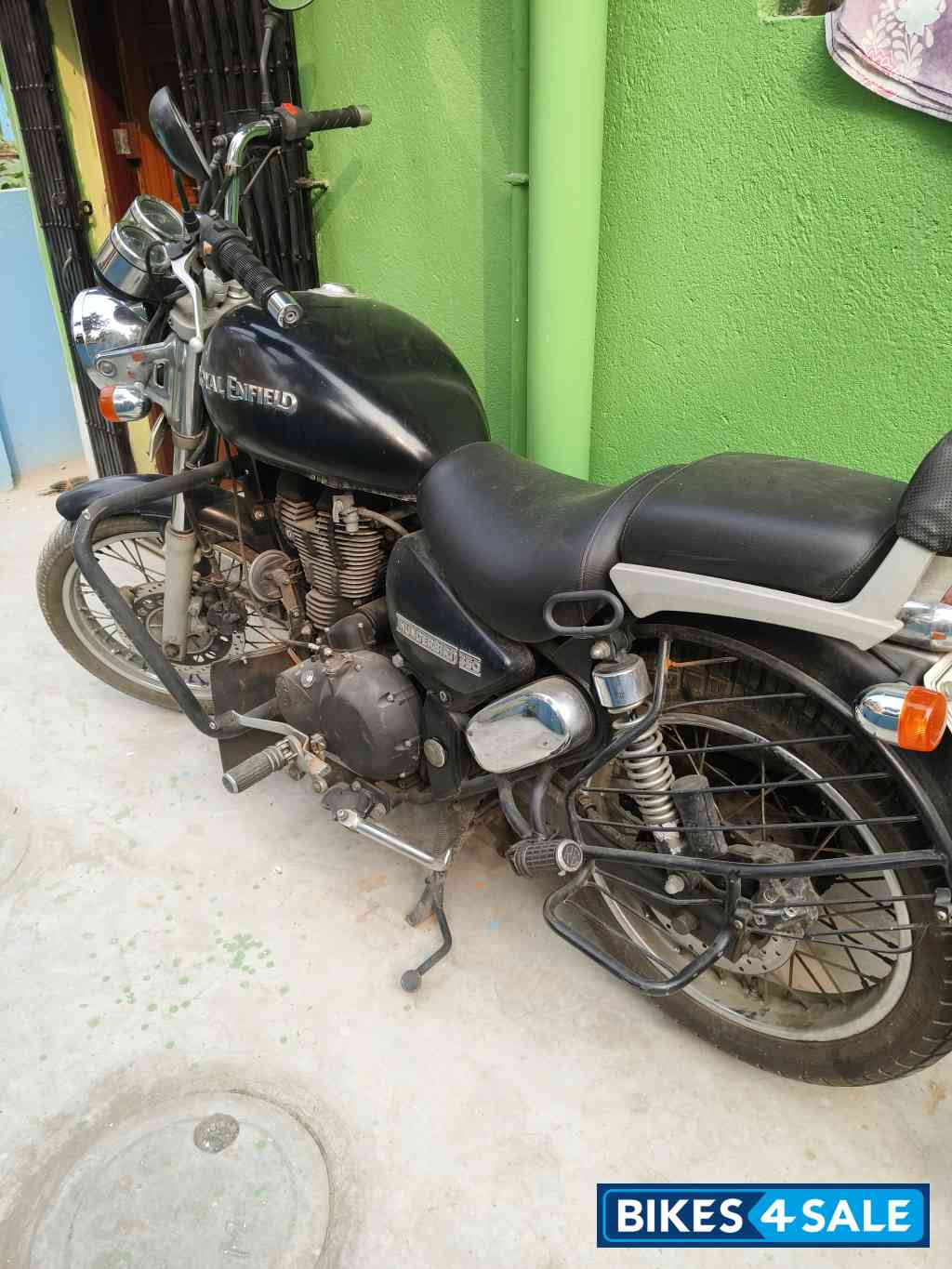 Black Royal Enfield Thunderbird 350