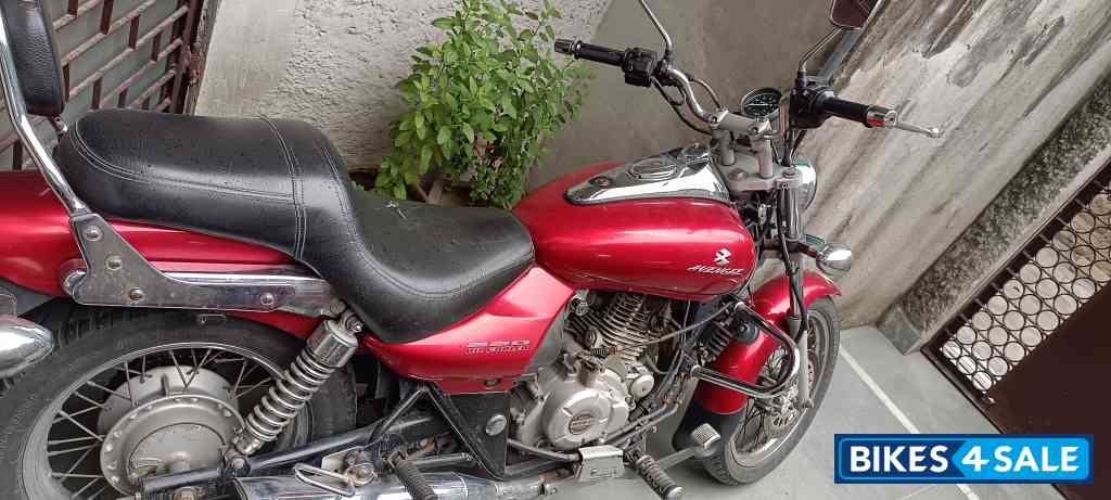 Bajaj Avenger 220 DTS-i