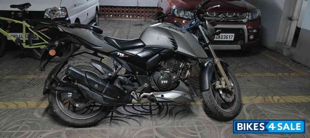 TVS Apache RTR 200 4V TVS Apache RTR 200 4V