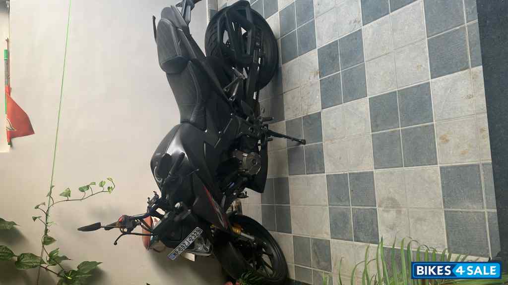 Honda CB300F Deluxe Pro