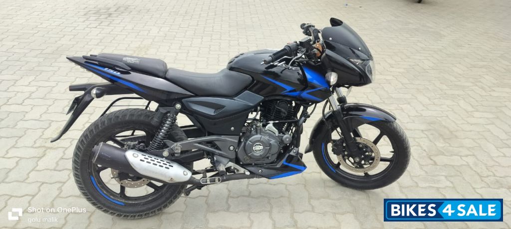 Black And Blue Bajaj Pulsar 150 Twin Disc