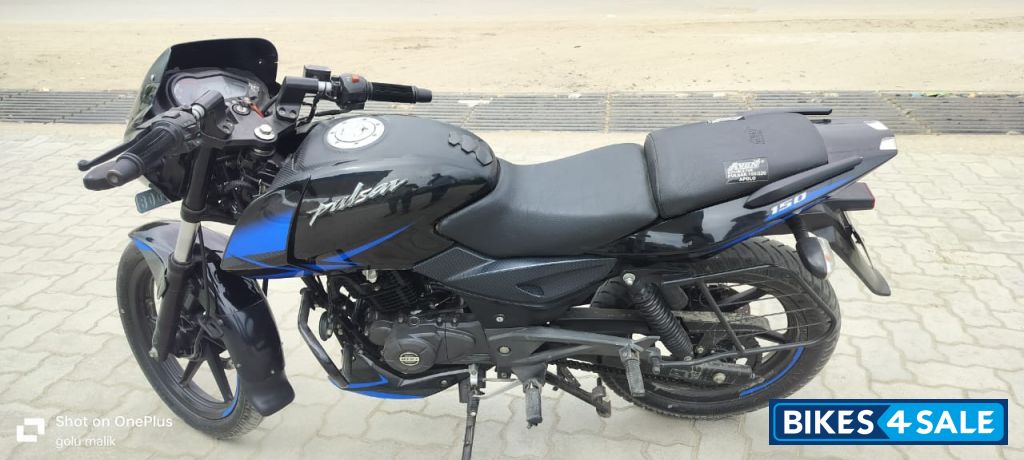 Black And Blue Bajaj Pulsar 150 Twin Disc