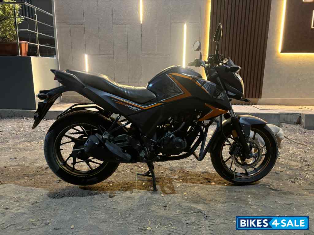 Matt Black Grey Honda CB Hornet 160R