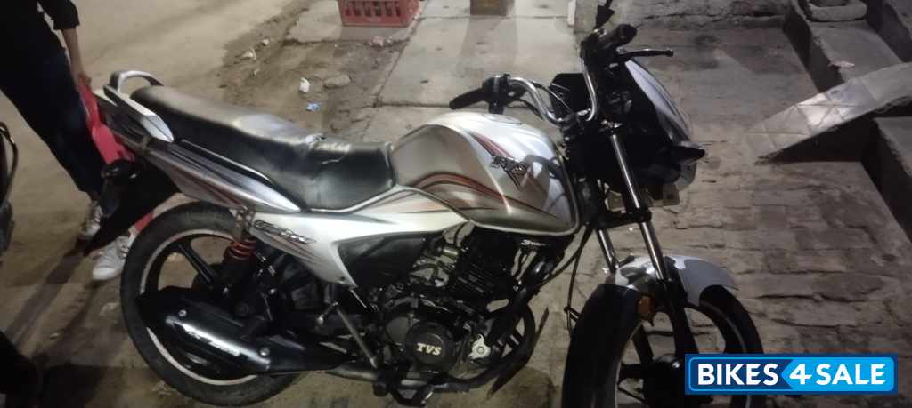 Siver TVS Victor GL