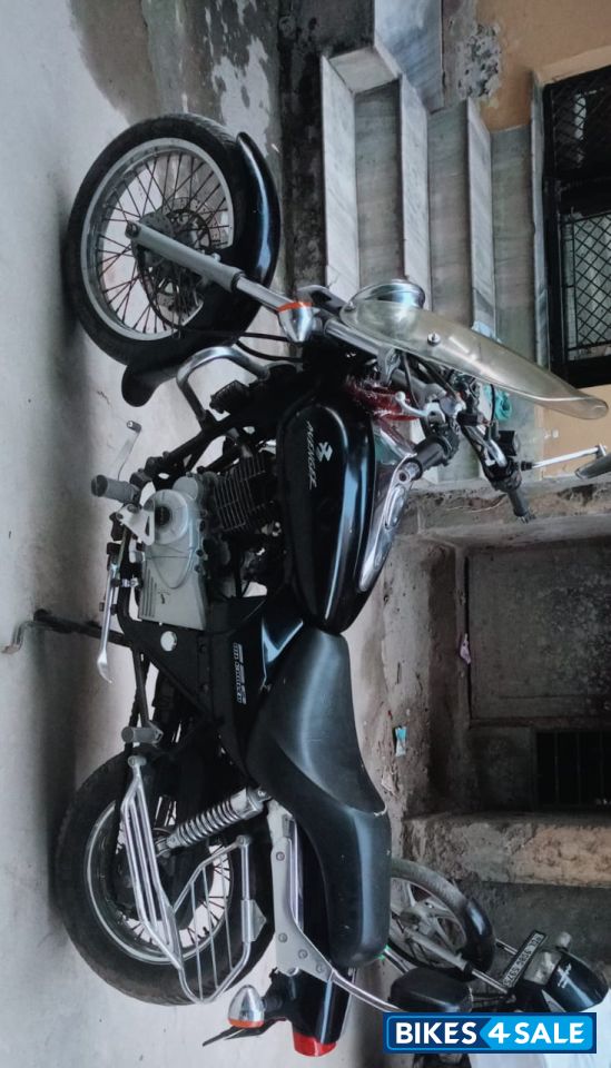 Bajaj Avenger 200 DTS-i