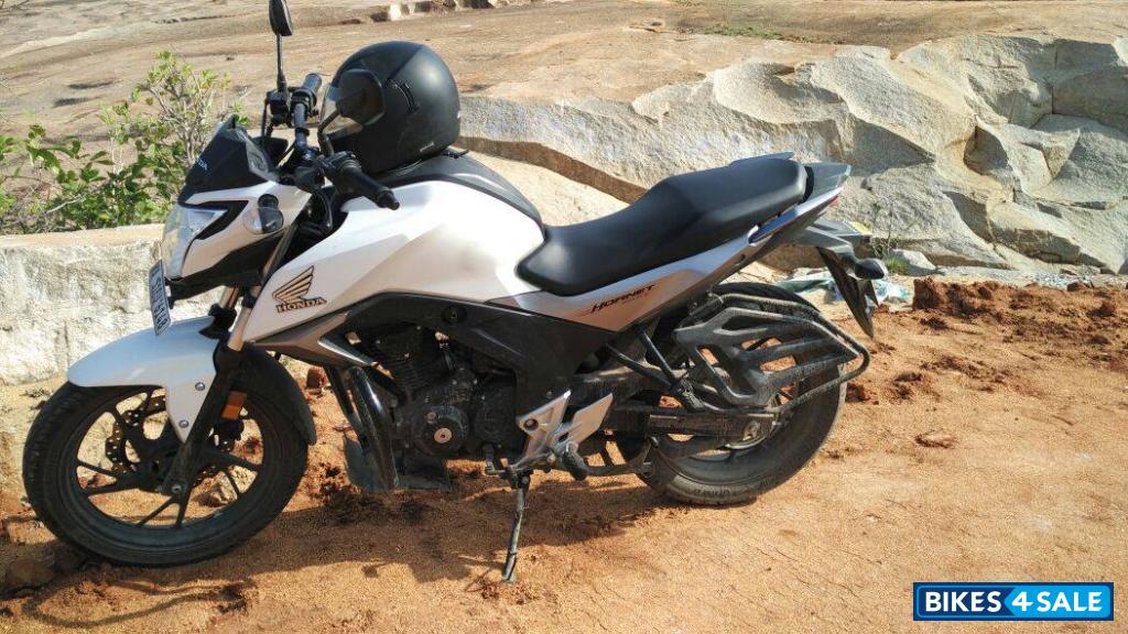 White Honda CB Hornet 160R