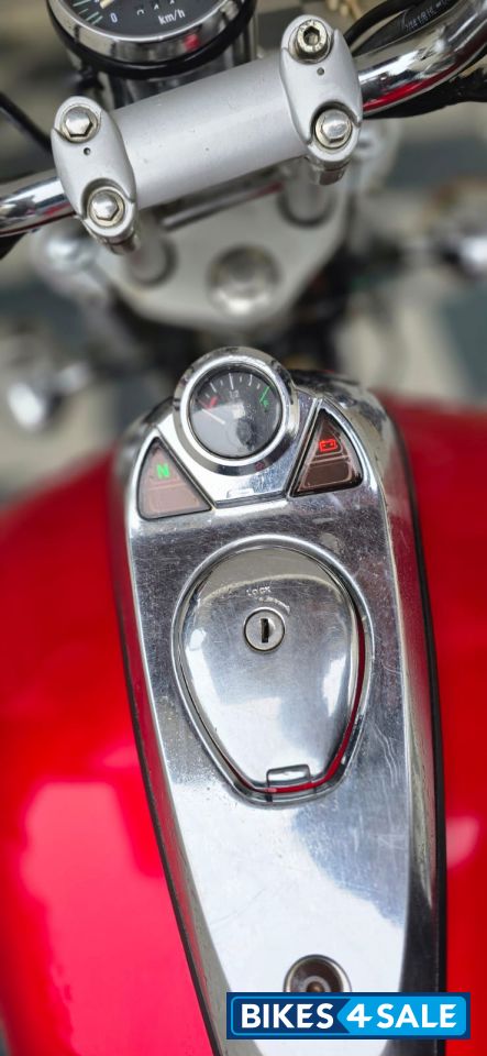 Red Bajaj Avenger 220 DTS-i Red Bajaj Avenger 220 DTS-i