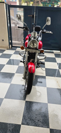 Red Bajaj Avenger 220 DTS-i