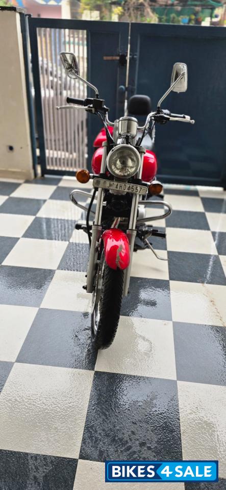 Red Bajaj Avenger 220 DTS-i Red Bajaj Avenger 220 DTS-i