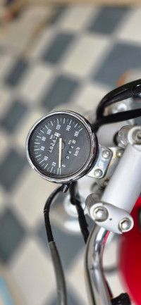 Red Bajaj Avenger 220 DTS-i