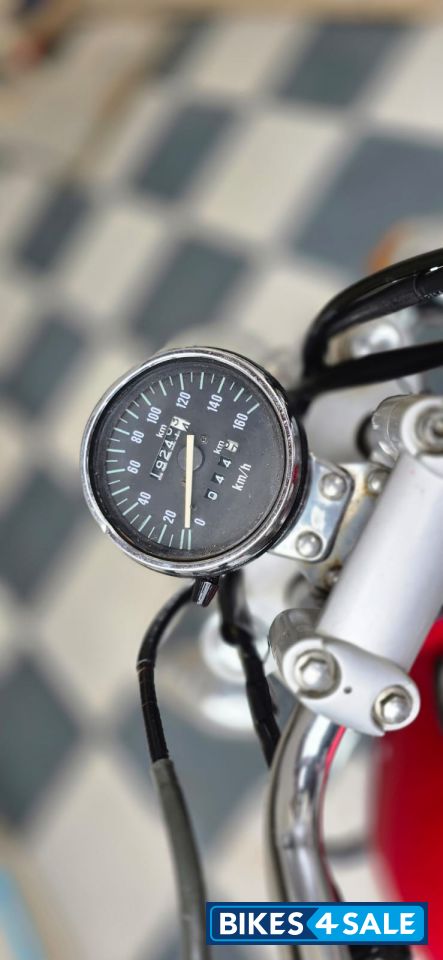 Red Bajaj Avenger 220 DTS-i Red Bajaj Avenger 220 DTS-i