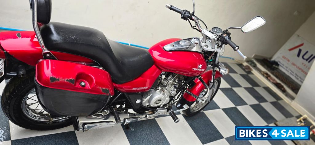 Red Bajaj Avenger 220 DTS-i Red Bajaj Avenger 220 DTS-i