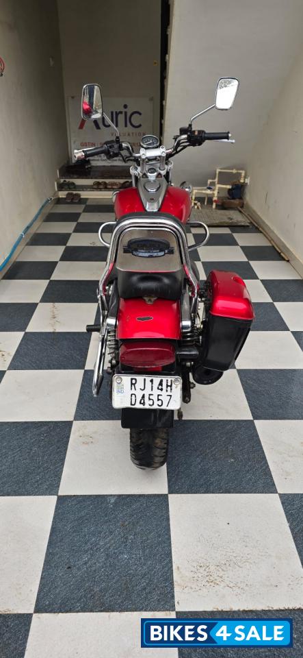 Red Bajaj Avenger 220 DTS-i Red Bajaj Avenger 220 DTS-i