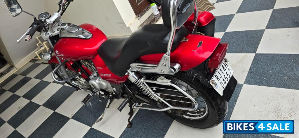 Red Bajaj Avenger 220 DTS-i Red Bajaj Avenger 220 DTS-i