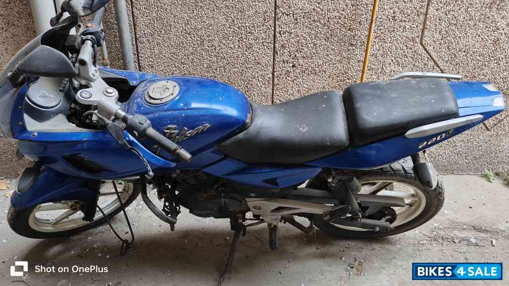 Bajaj Pulsar 220F