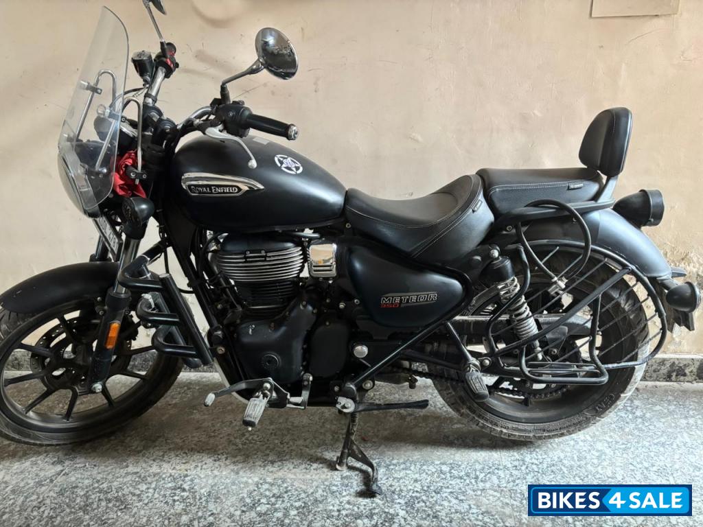 Matt Black Royal Enfield Meteor 350 Stellar