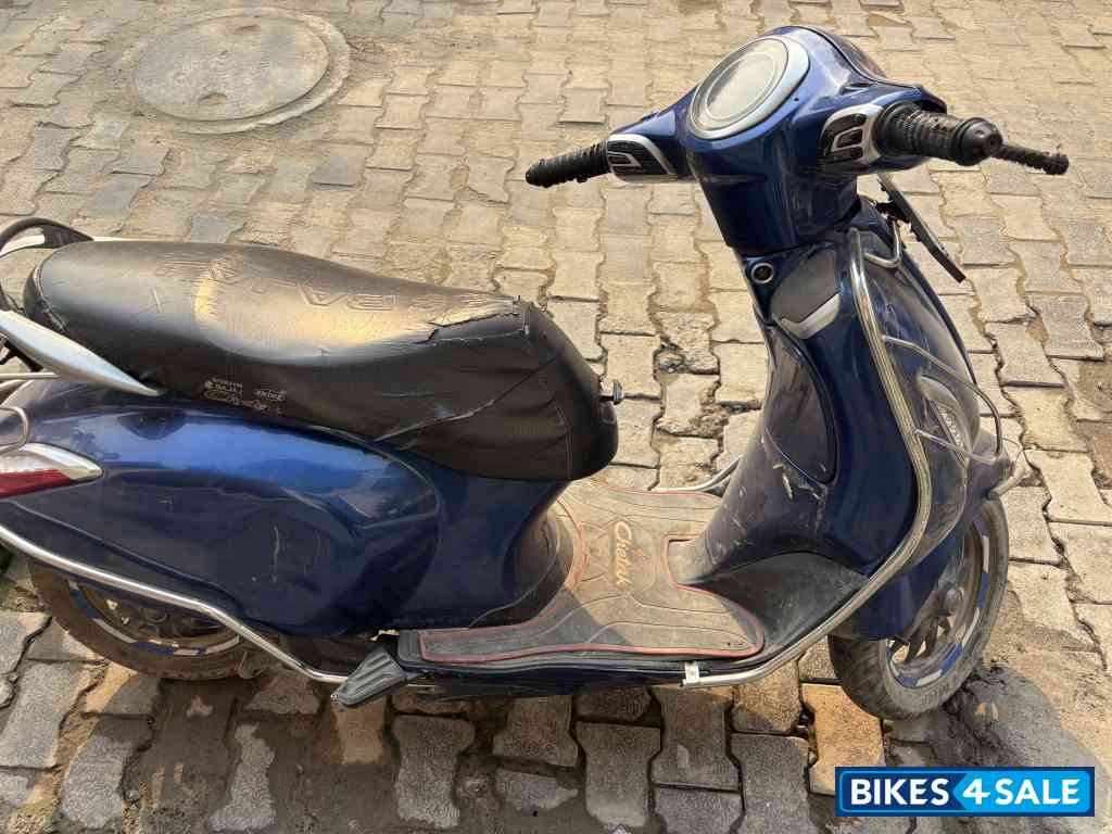 Bajaj Chetak Premium