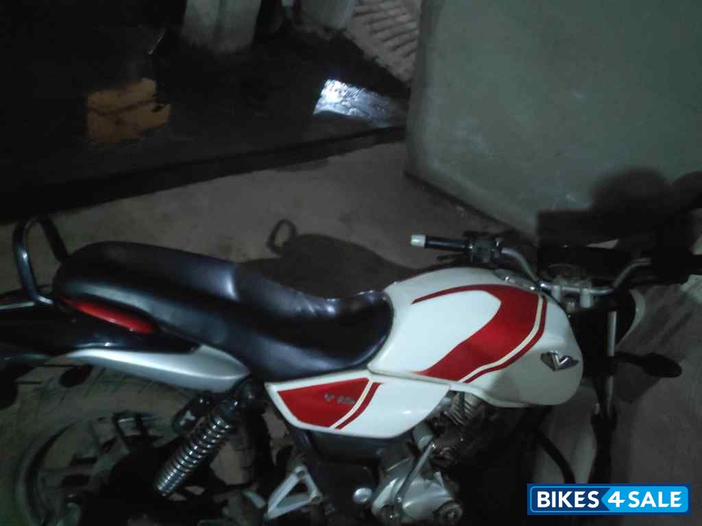 Bajaj V15