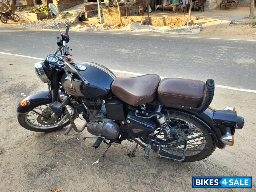 Black Royal Enfield Classic 350