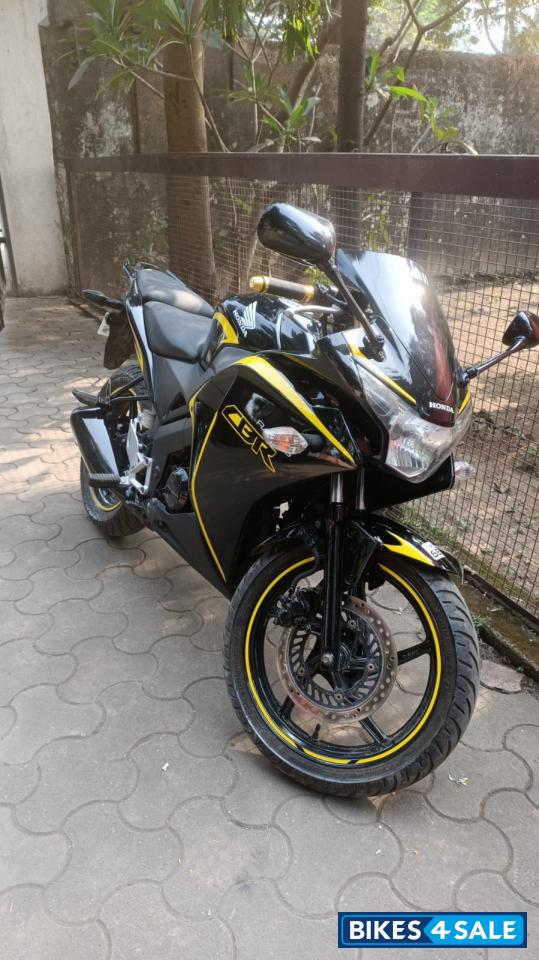 Black Honda CBR 150R