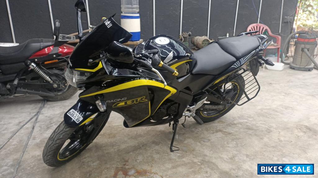 Black Honda CBR 150R