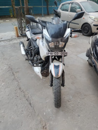 White TVS Apache RTR 160