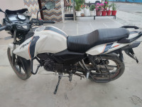 White TVS Apache RTR 160