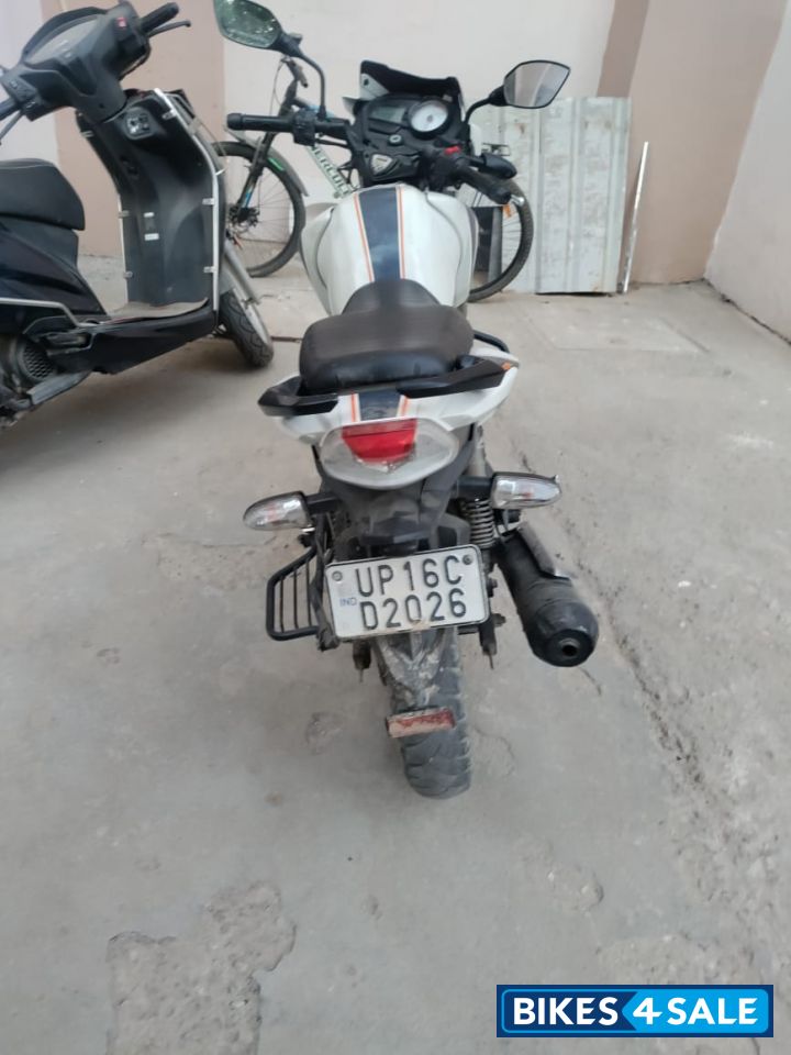 White TVS Apache RTR 160