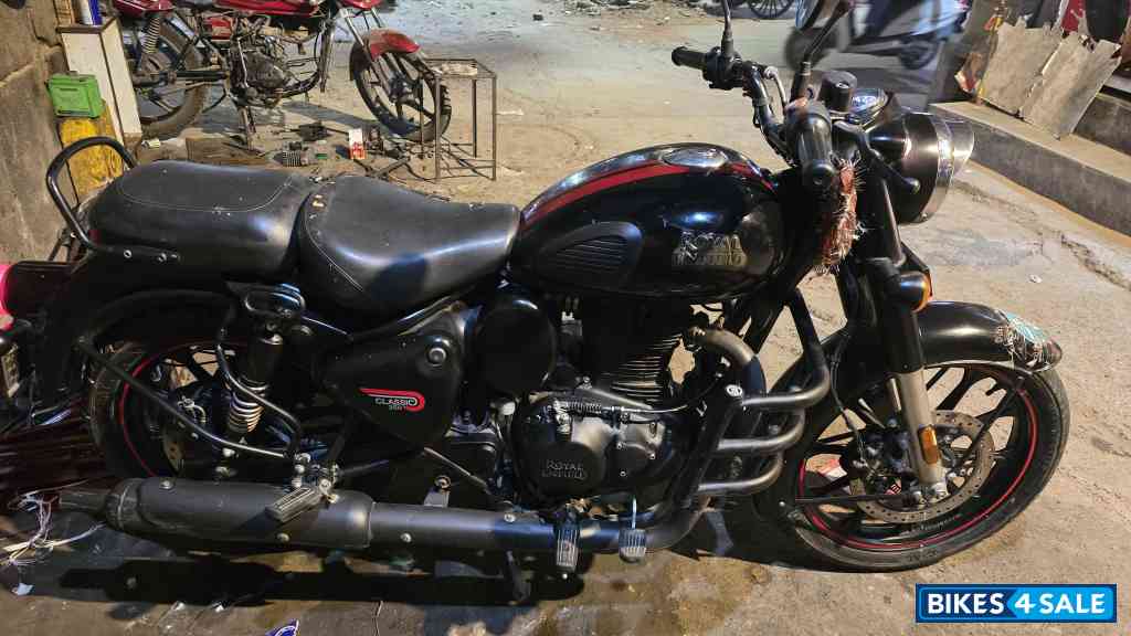 Black Royal Enfield Classic 350 Black Royal Enfield Classic 350