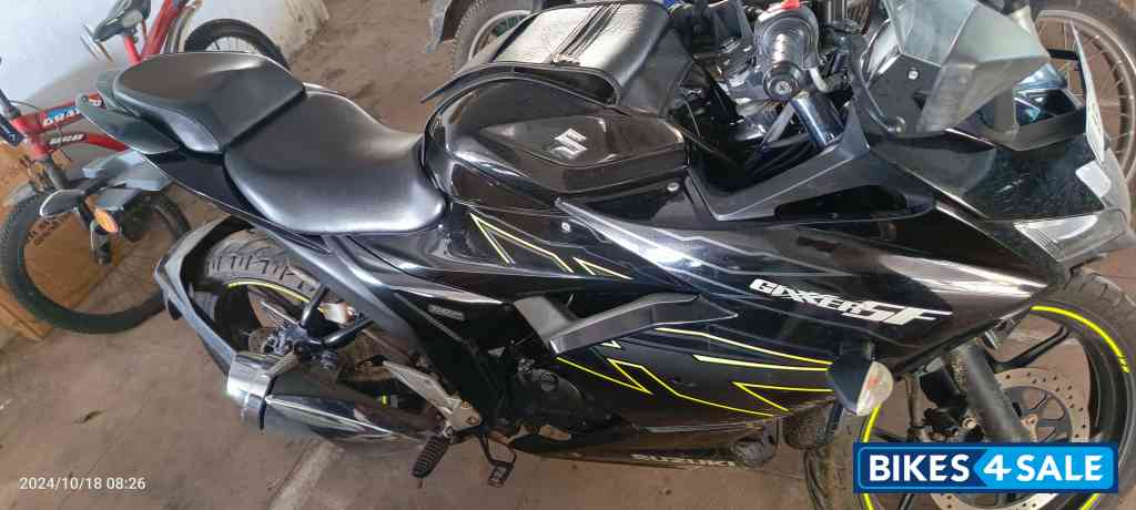 Black Suzuki Gixxer SF BS6