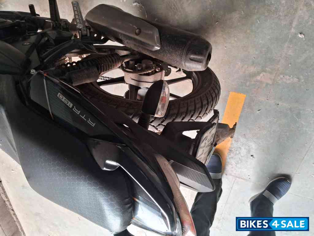 Black TVS Apache RTR 160