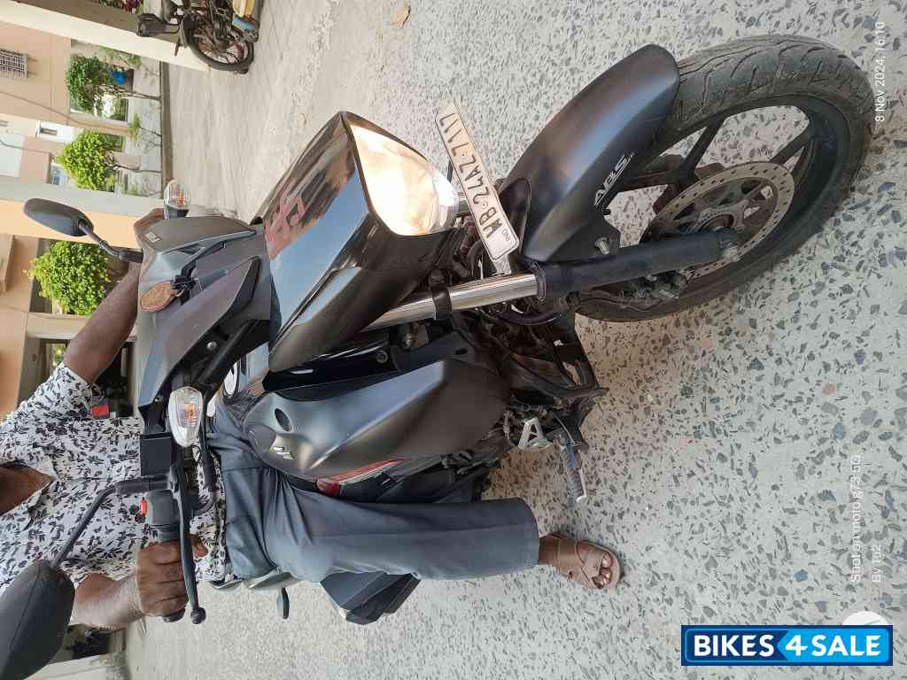 Dark Gray Suzuki Intruder 150 FI