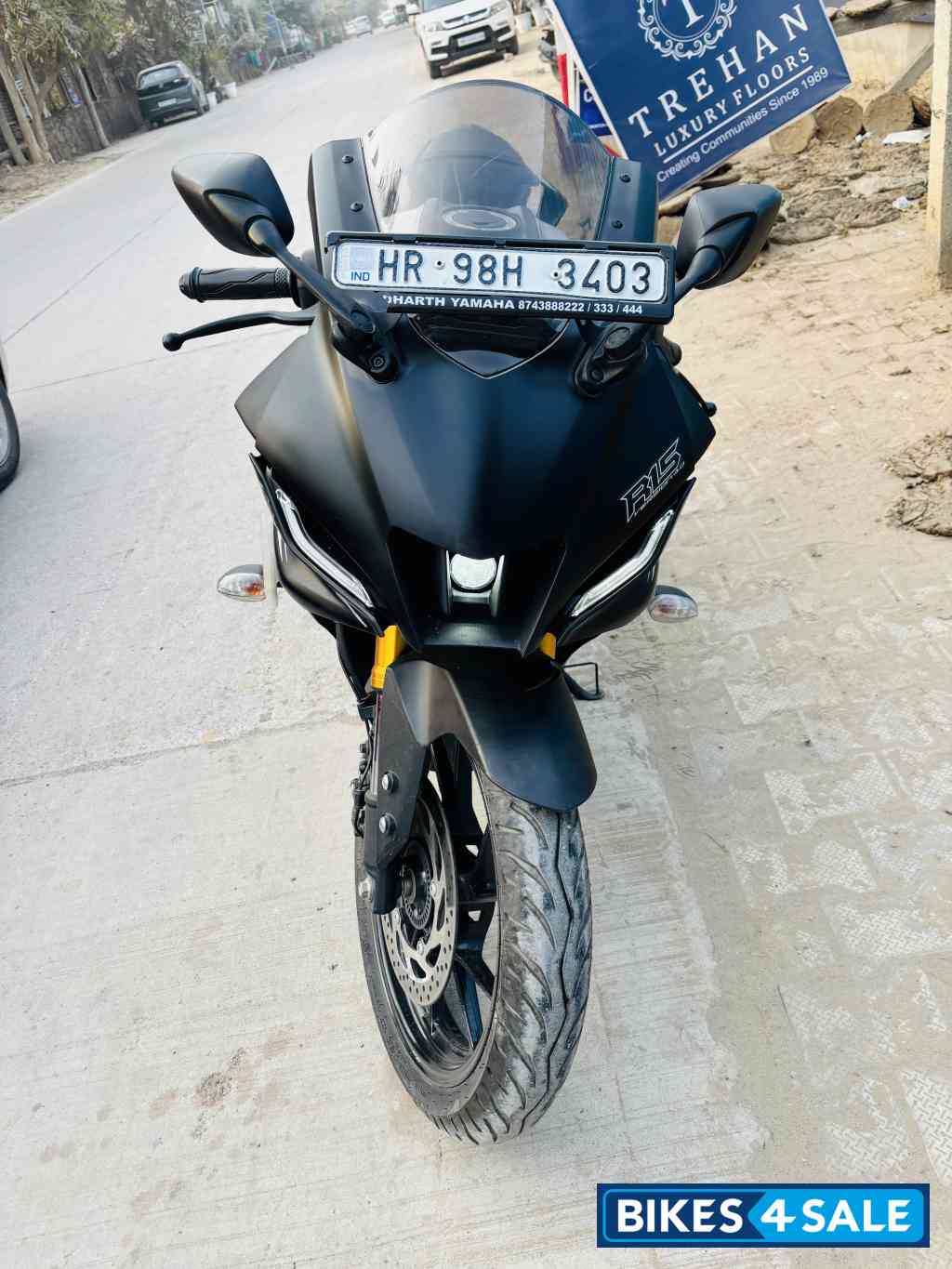 Black Yamaha R15 V4