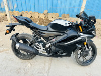 Black Yamaha R15 V4