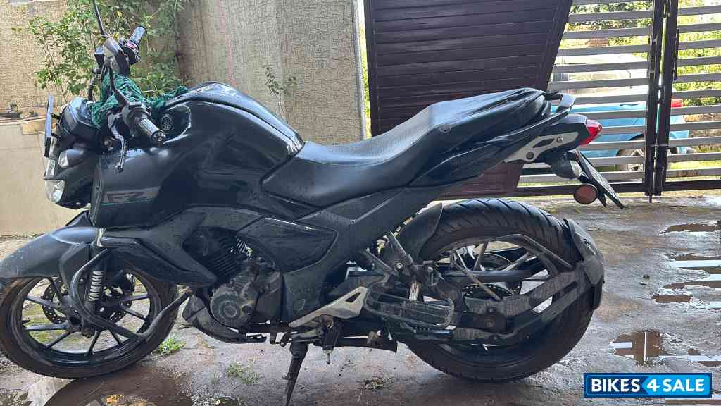 Black Yamaha FZ FI V3 BS6