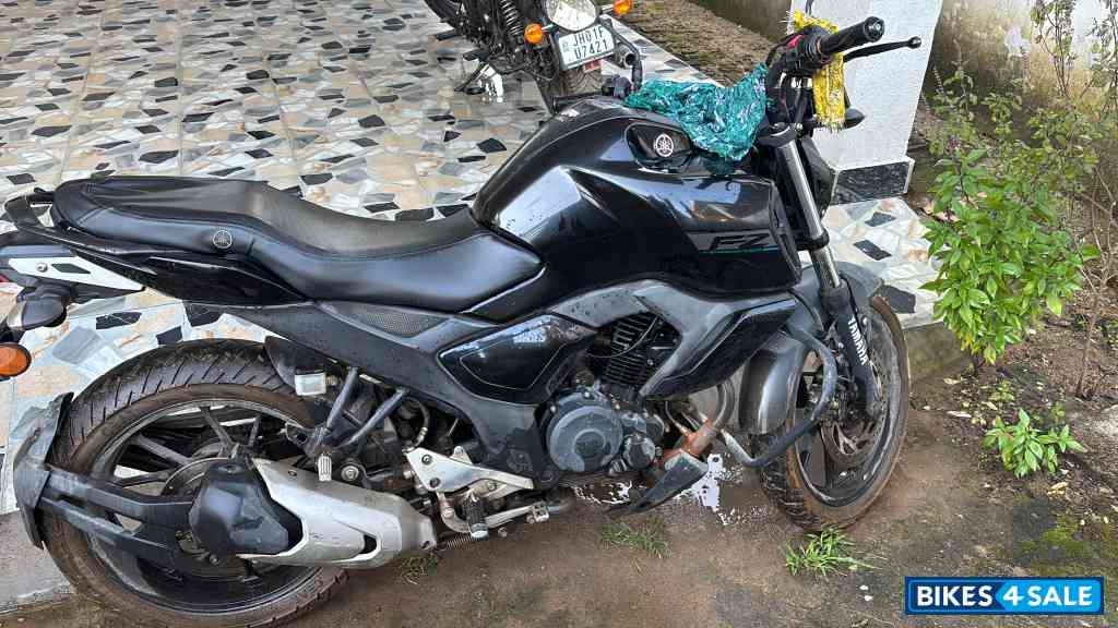 Black Yamaha FZ FI V3 BS6