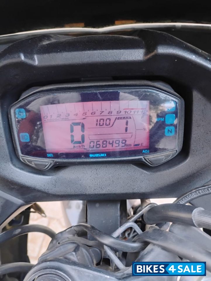 Black Suzuki Gixxer SF