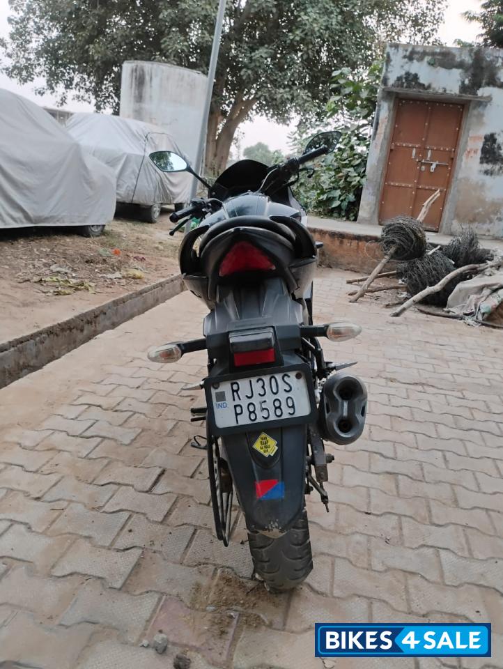 Black Suzuki Gixxer SF