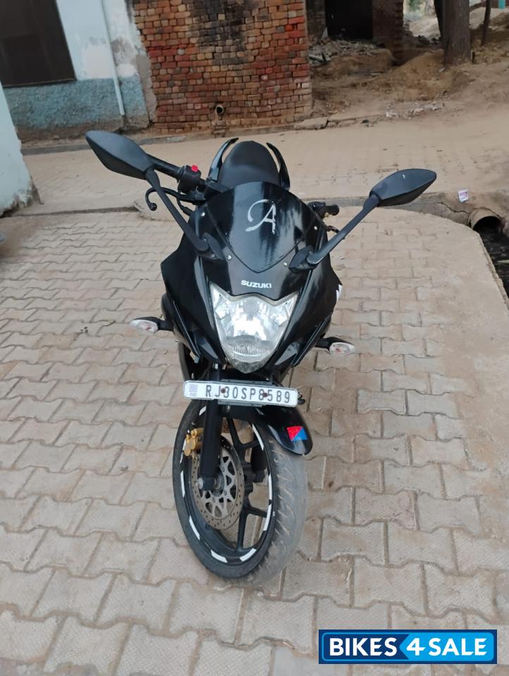 Black Suzuki Gixxer SF