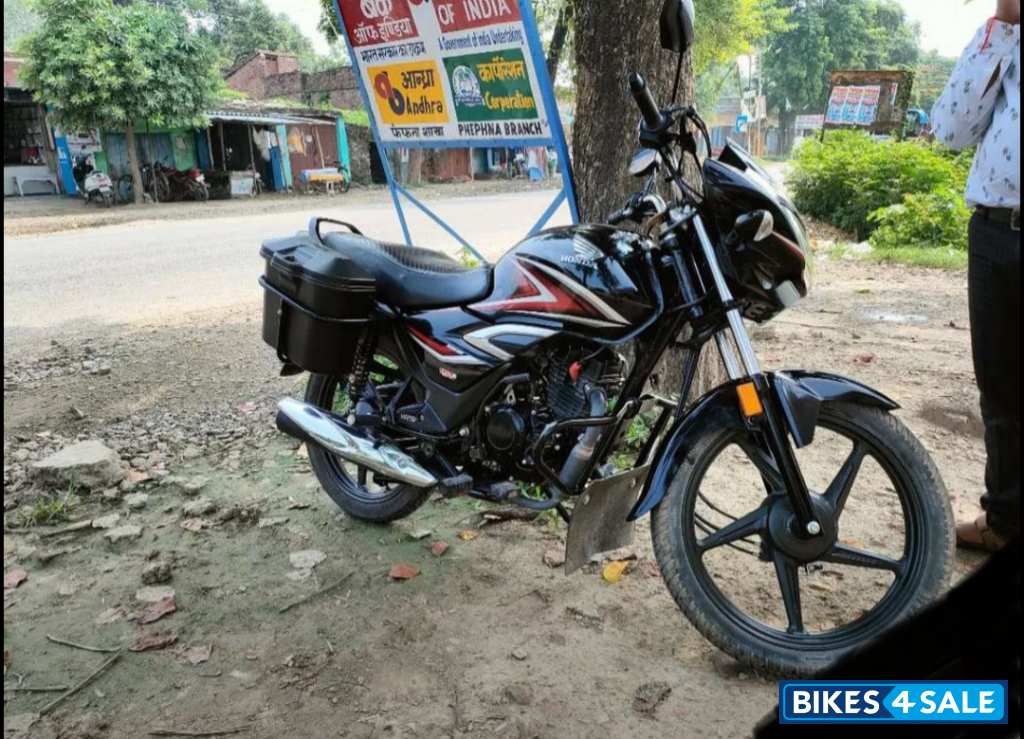 Black Honda Shine BS6