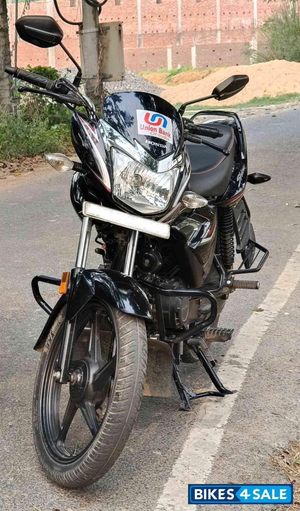 Black Honda Shine BS6