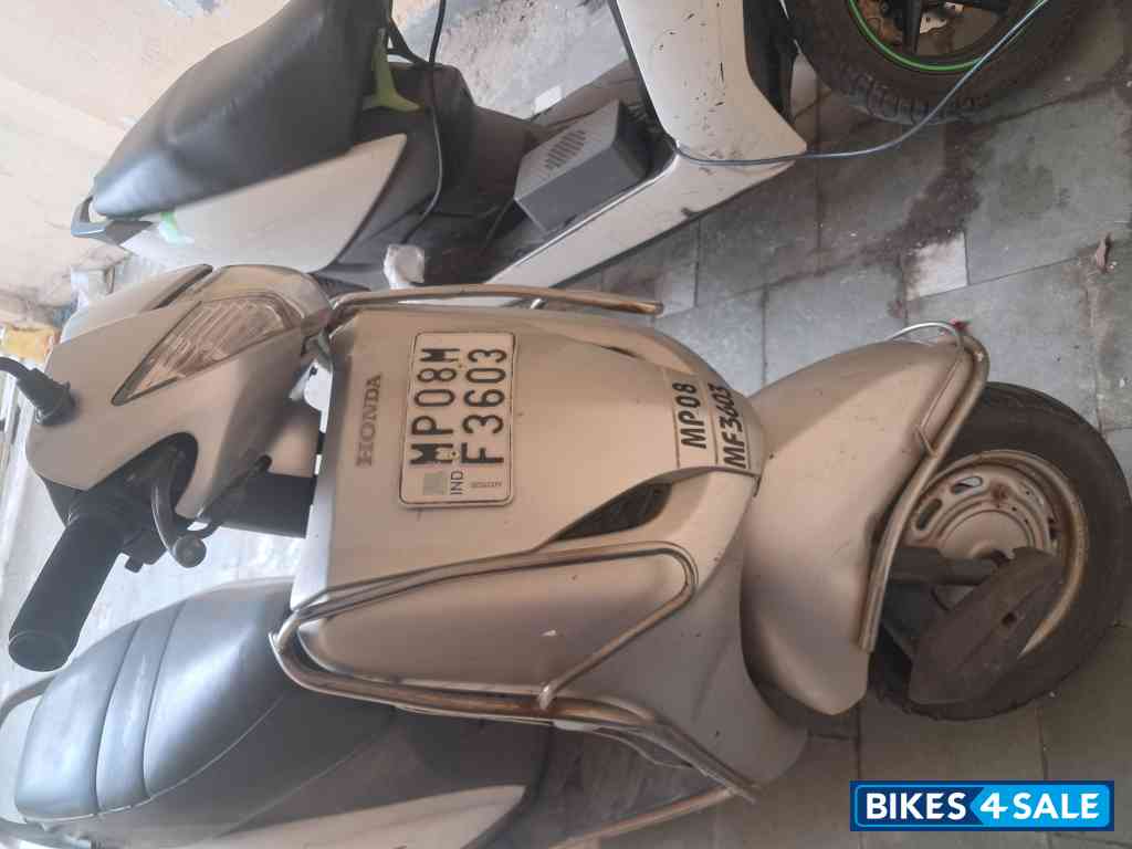 Silver Honda Activa