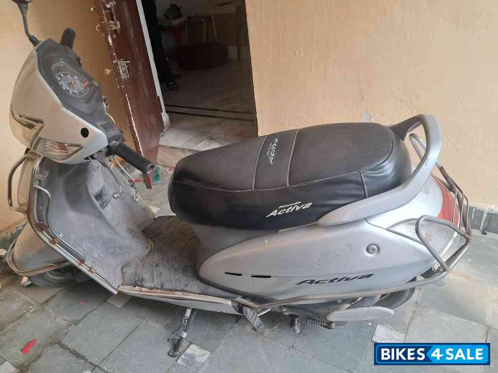 Silver Honda Activa
