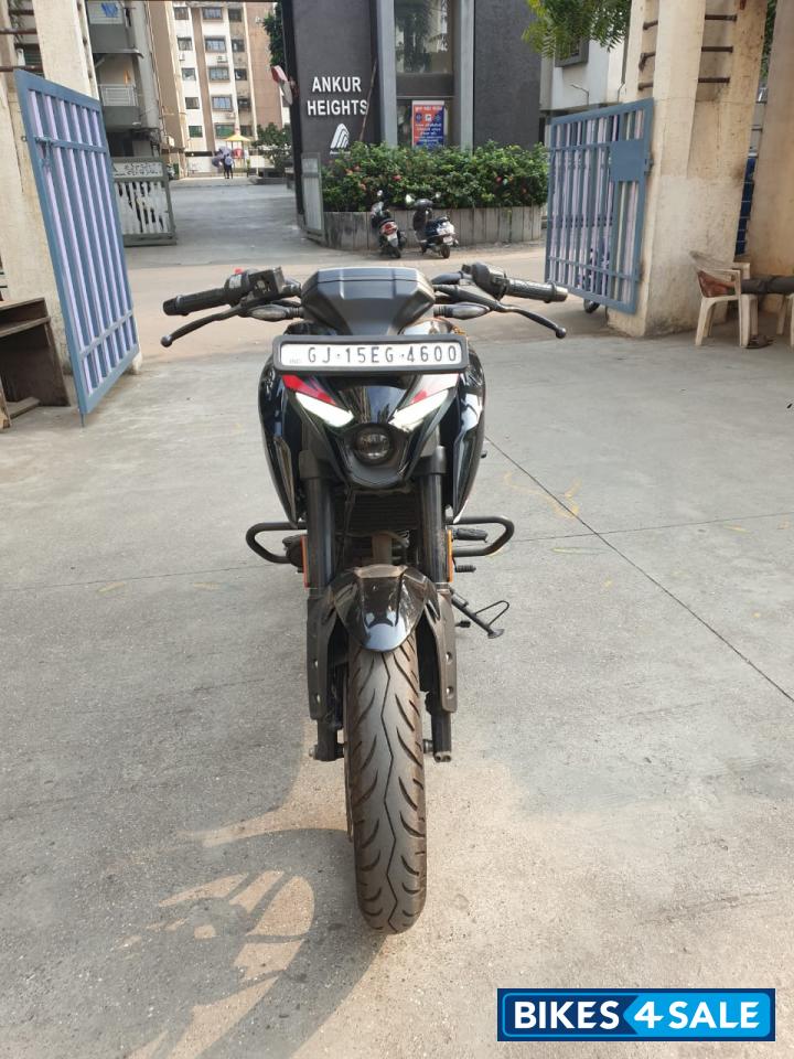 Black Bajaj Pulsar N250 2024