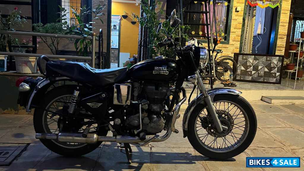 Black Royal Enfield Bullet Electra Twinspark