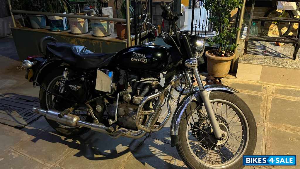 Black Royal Enfield Bullet Electra Twinspark