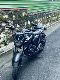 Black Yamaha FZ25