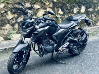 Black Yamaha FZ25